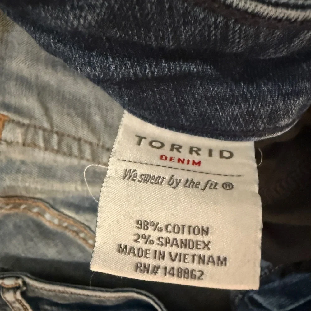 Torrid Curvy Fit Bootcut Jeans Women’s Plus 16R Medium Wash Stretch Denim - Picture 9 of 14